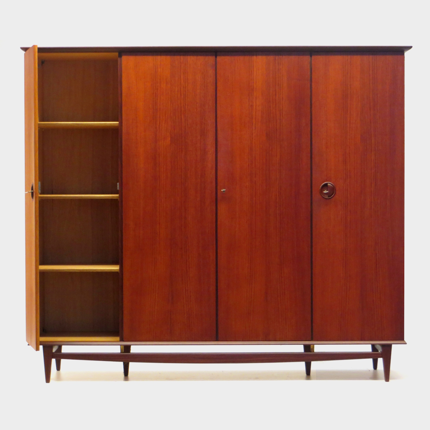 Vintage teak design kledingkast Louis van Teeffelen Wébé Vintage teak design kledingkast Louis van Teeffelen Wébé