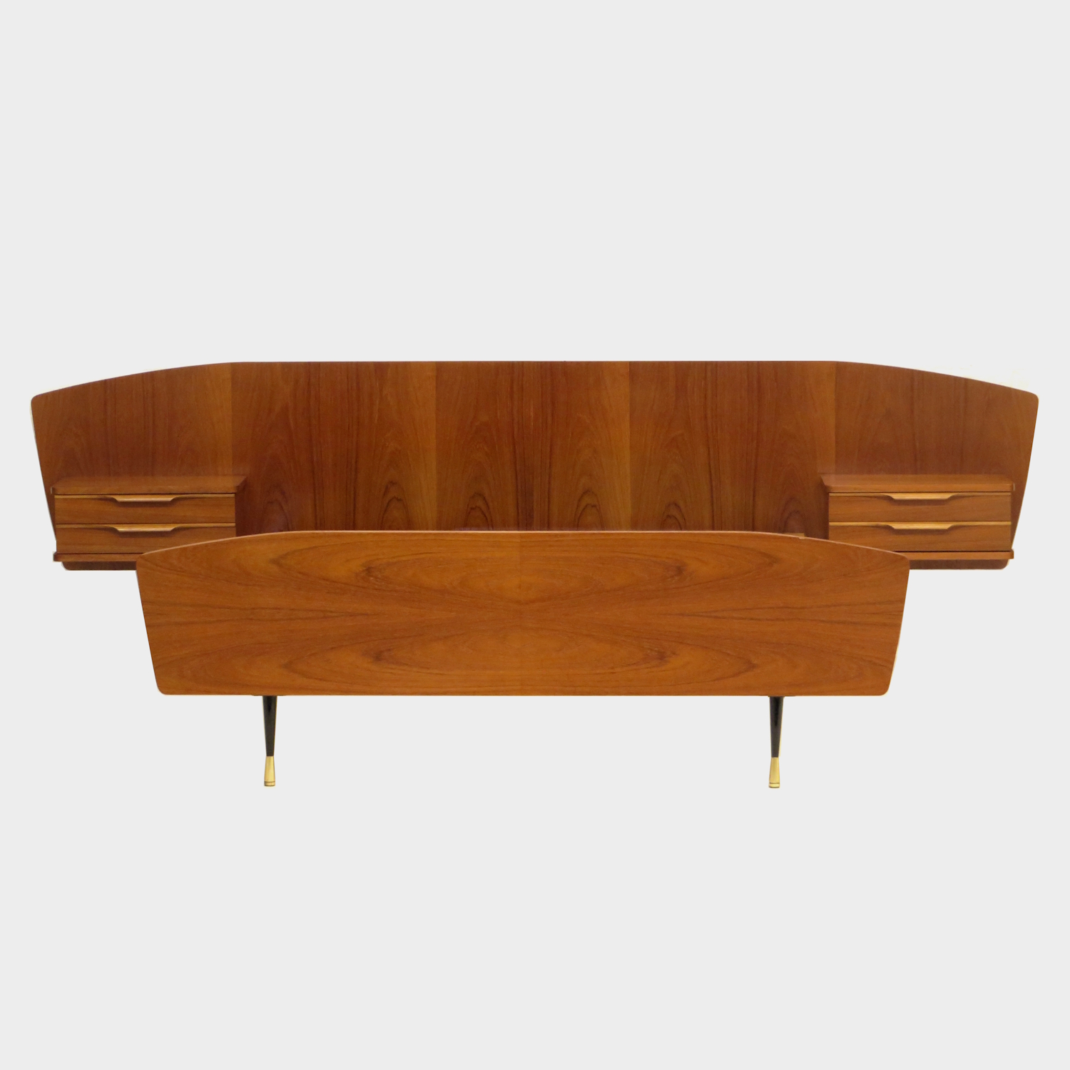Mid century modern bed met nachtkastjes in teak Mid century modern bed met nachtkastjes in teak