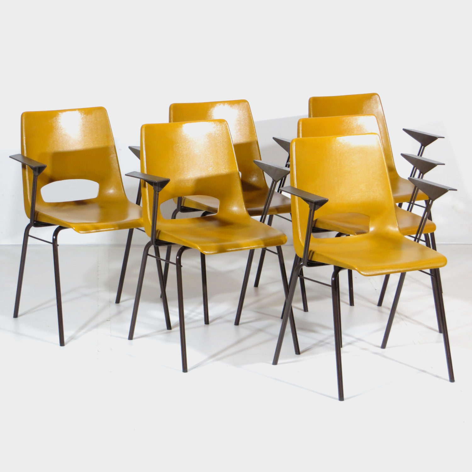 Foto van de zes stoelen