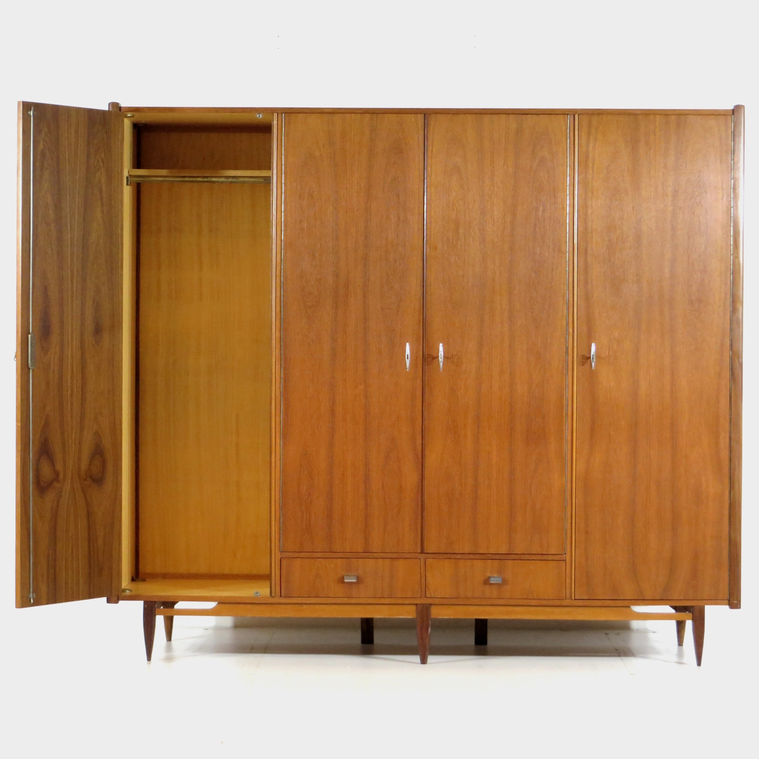 Vintage mid century 4-deurs teak kledingkast jaren 60