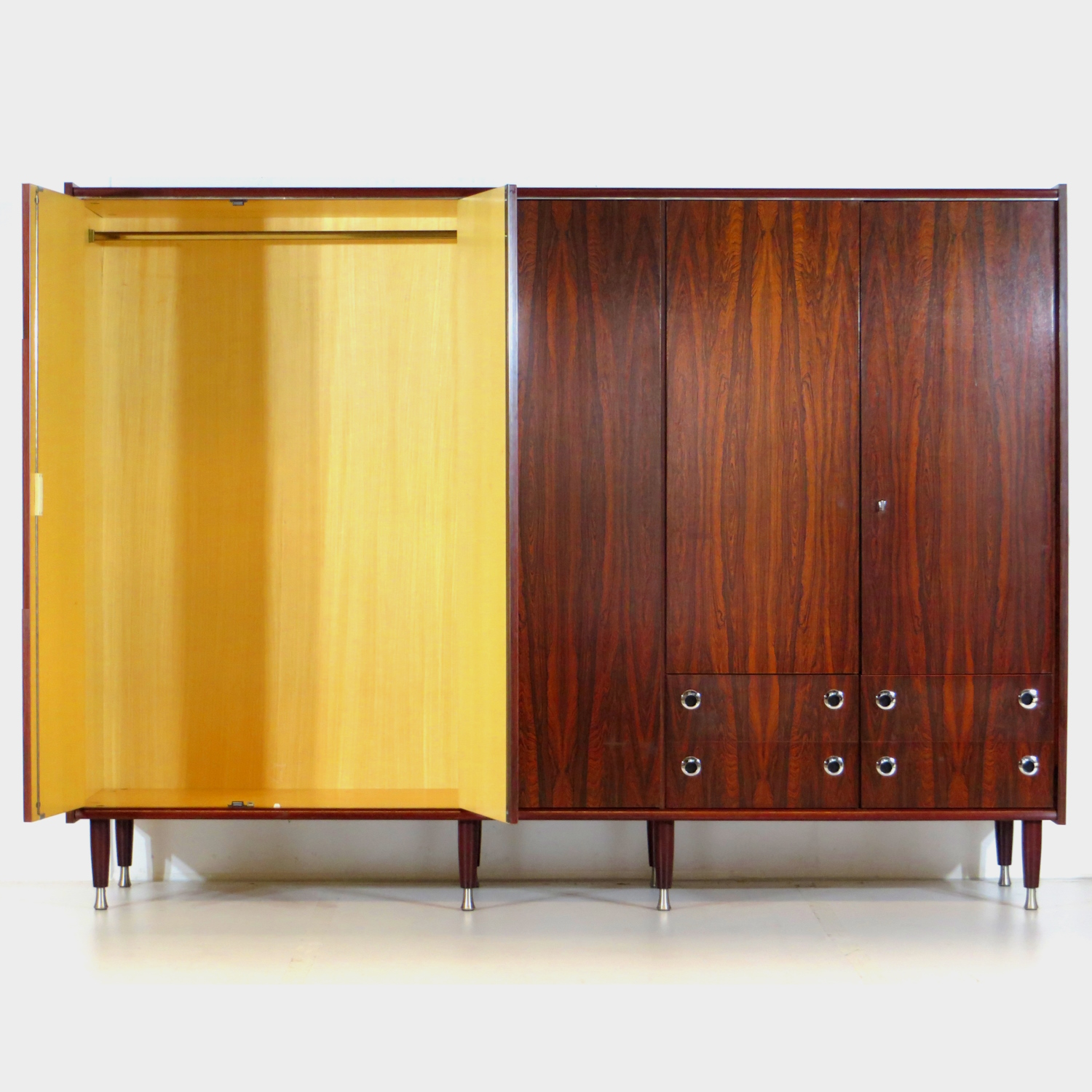 Grote vintage 5-deurs mid century design kledingkast