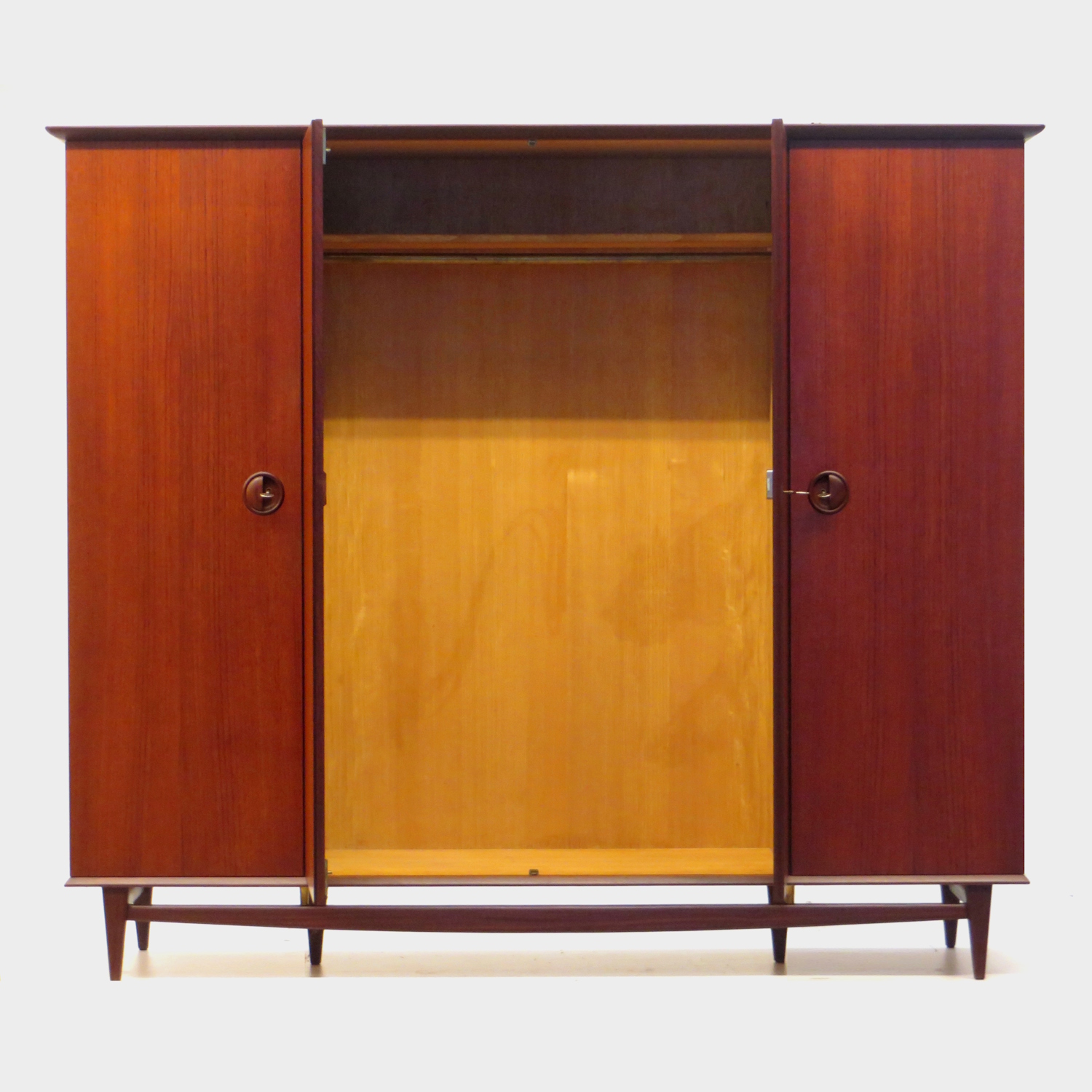 Vintage teak design kledingkast Louis van Teeffelen Wébé Vintage teak design kledingkast Louis van Teeffelen Wébé