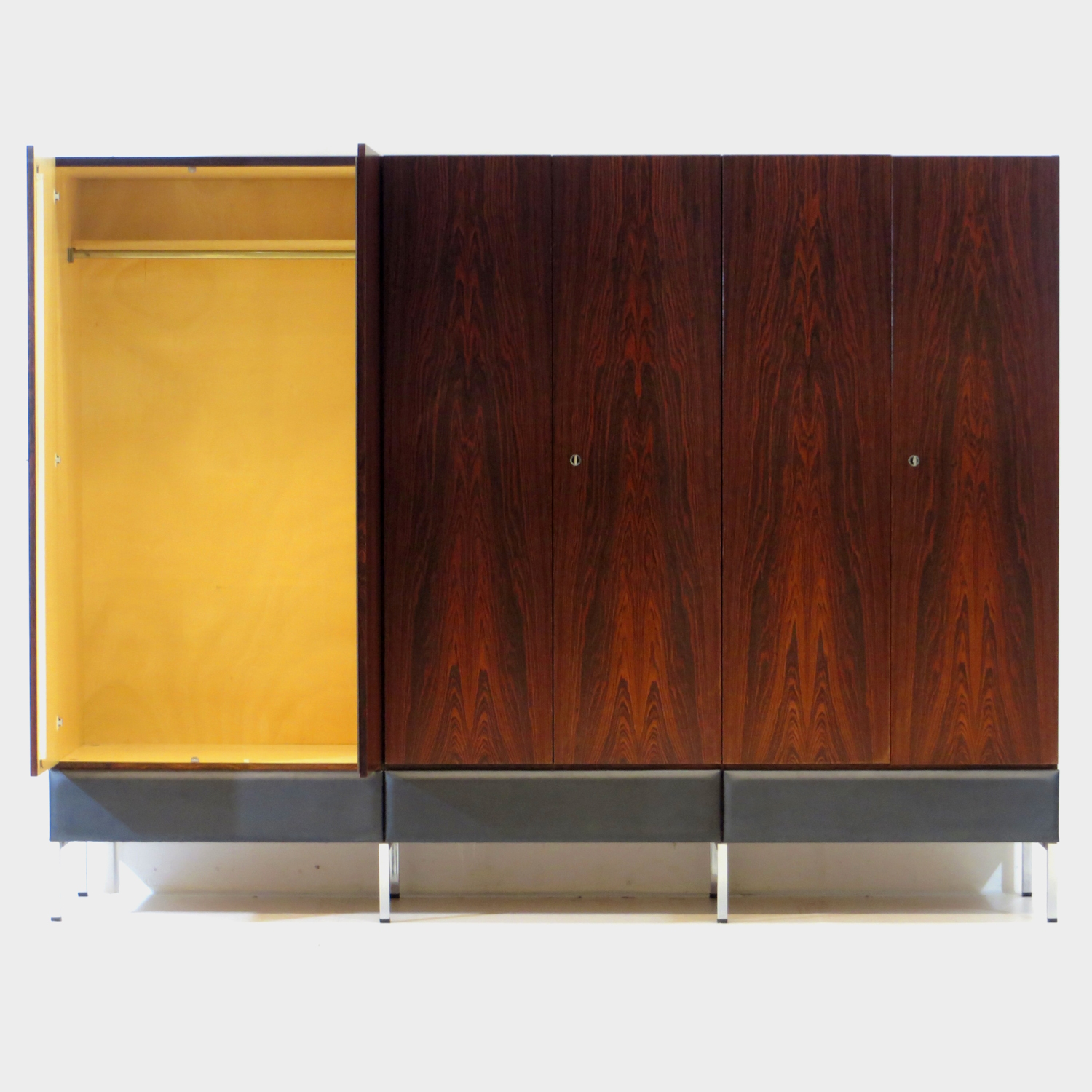 Grote vintage 6-deurs kledingkast in palissander uit de jaren 60