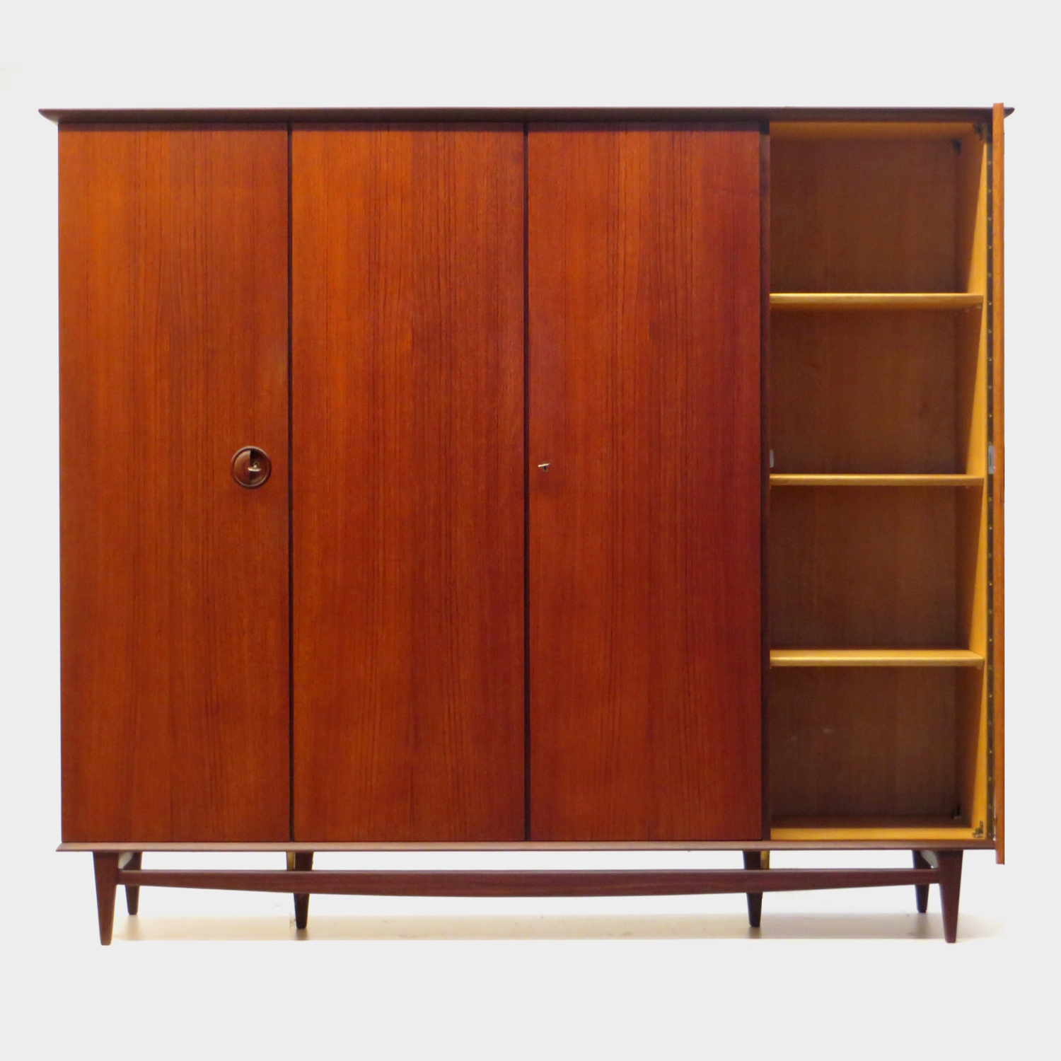 Vintage teak design kledingkast Louis van Teeffelen Wébé Vintage teak design kledingkast Louis van Teeffelen Wébé