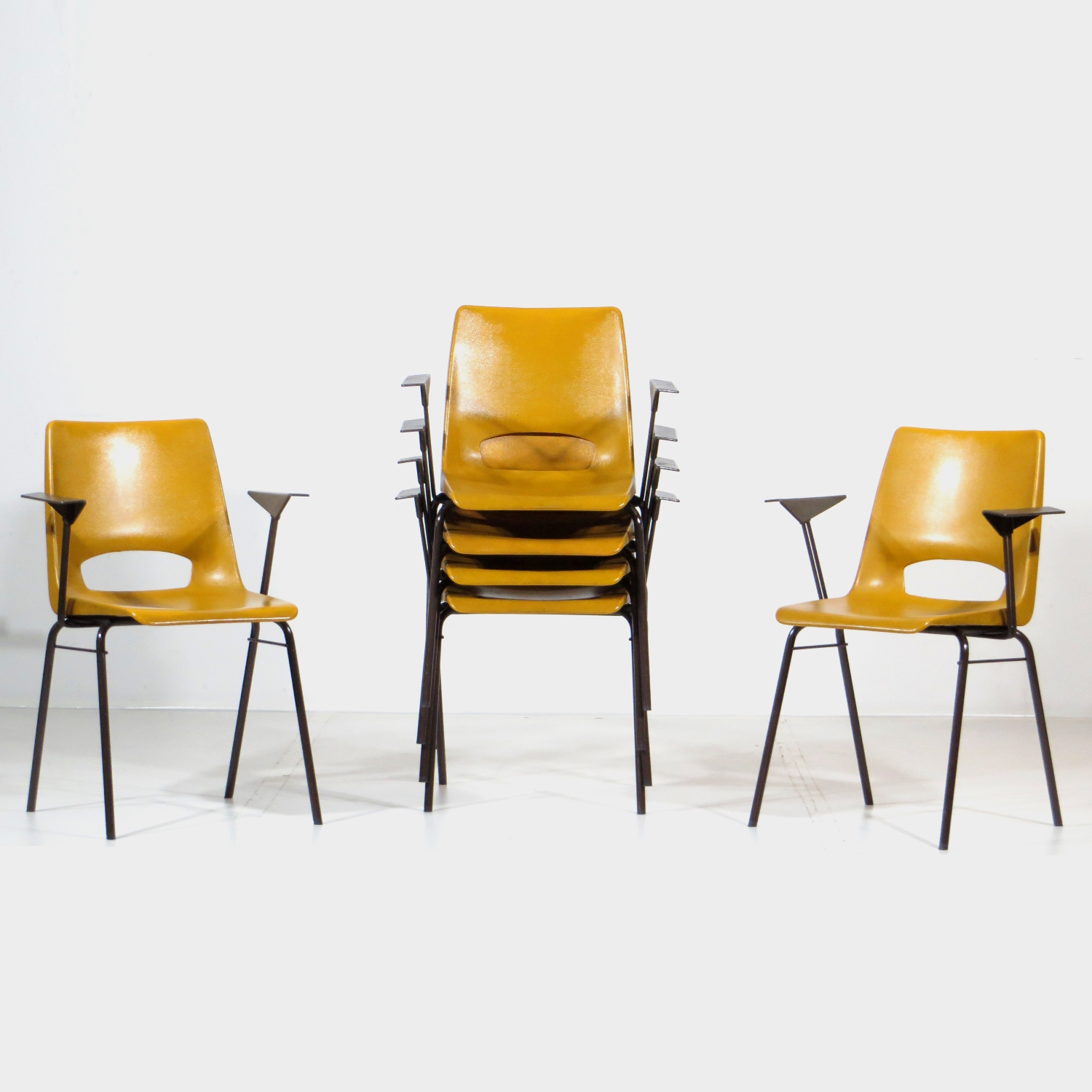 Foto van de zes stoelen