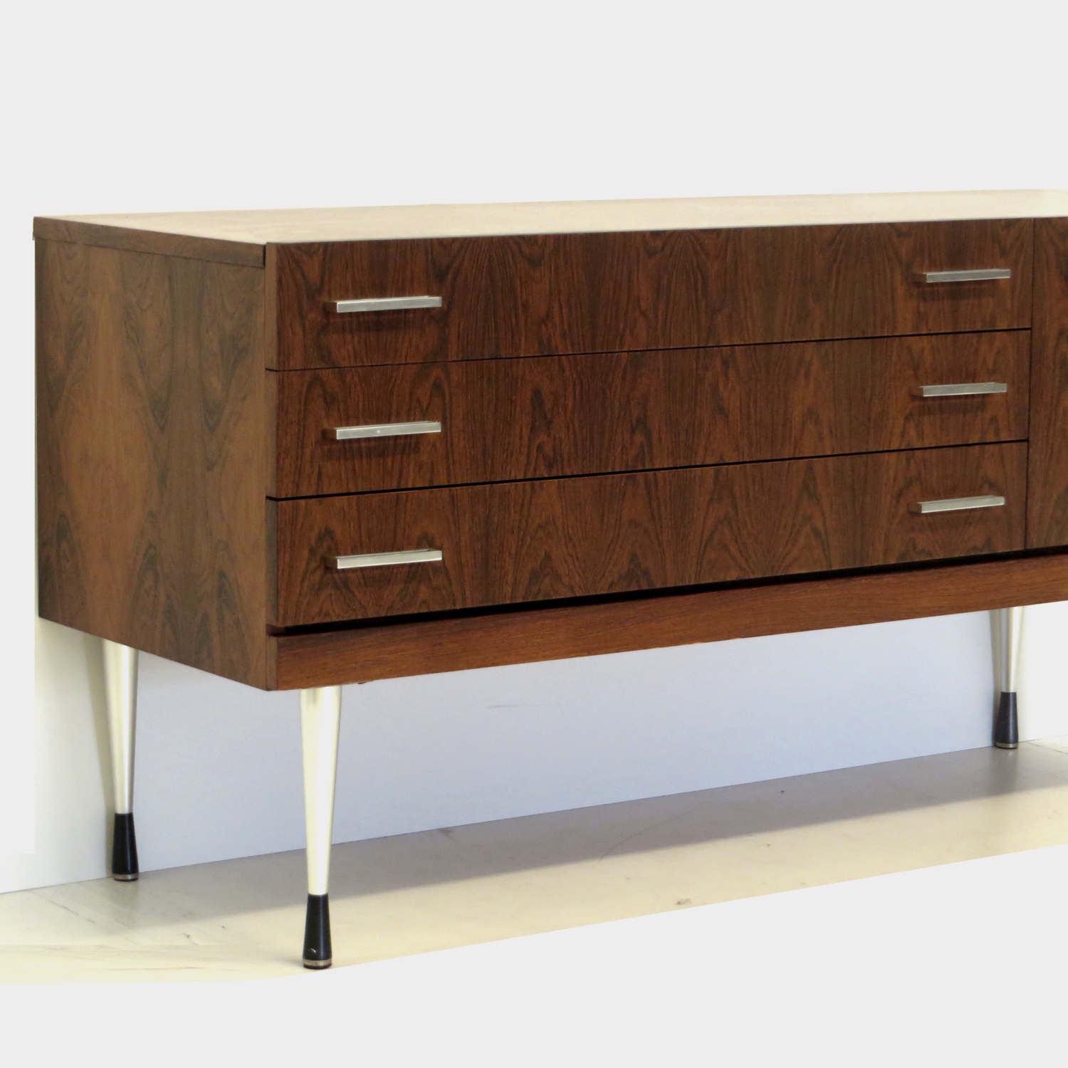 Vintage mid century palissander tv-meubel ladekast dressoir Vintage mid century palissander tv-meubel ladekast dressoir