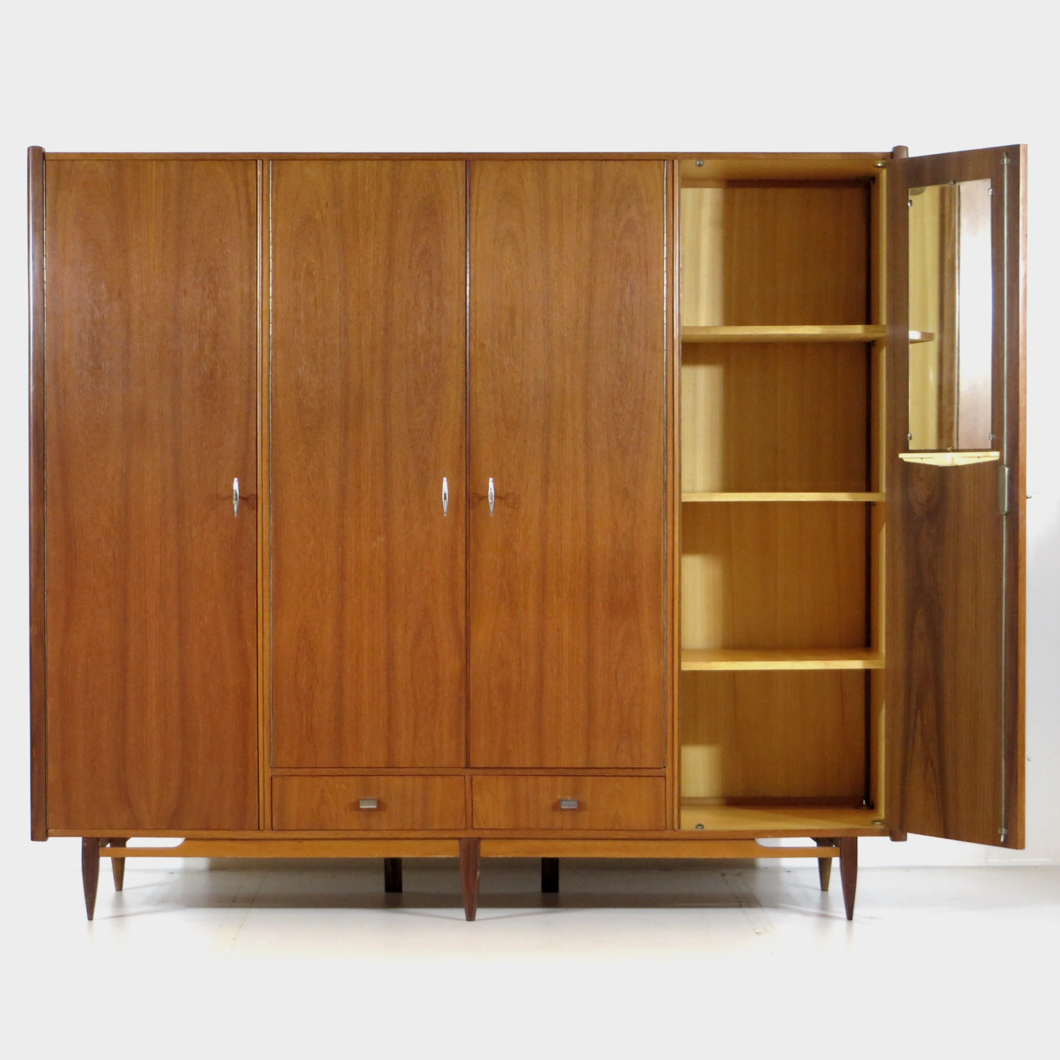 Vintage mid century 4-deurs teak kledingkast jaren 60