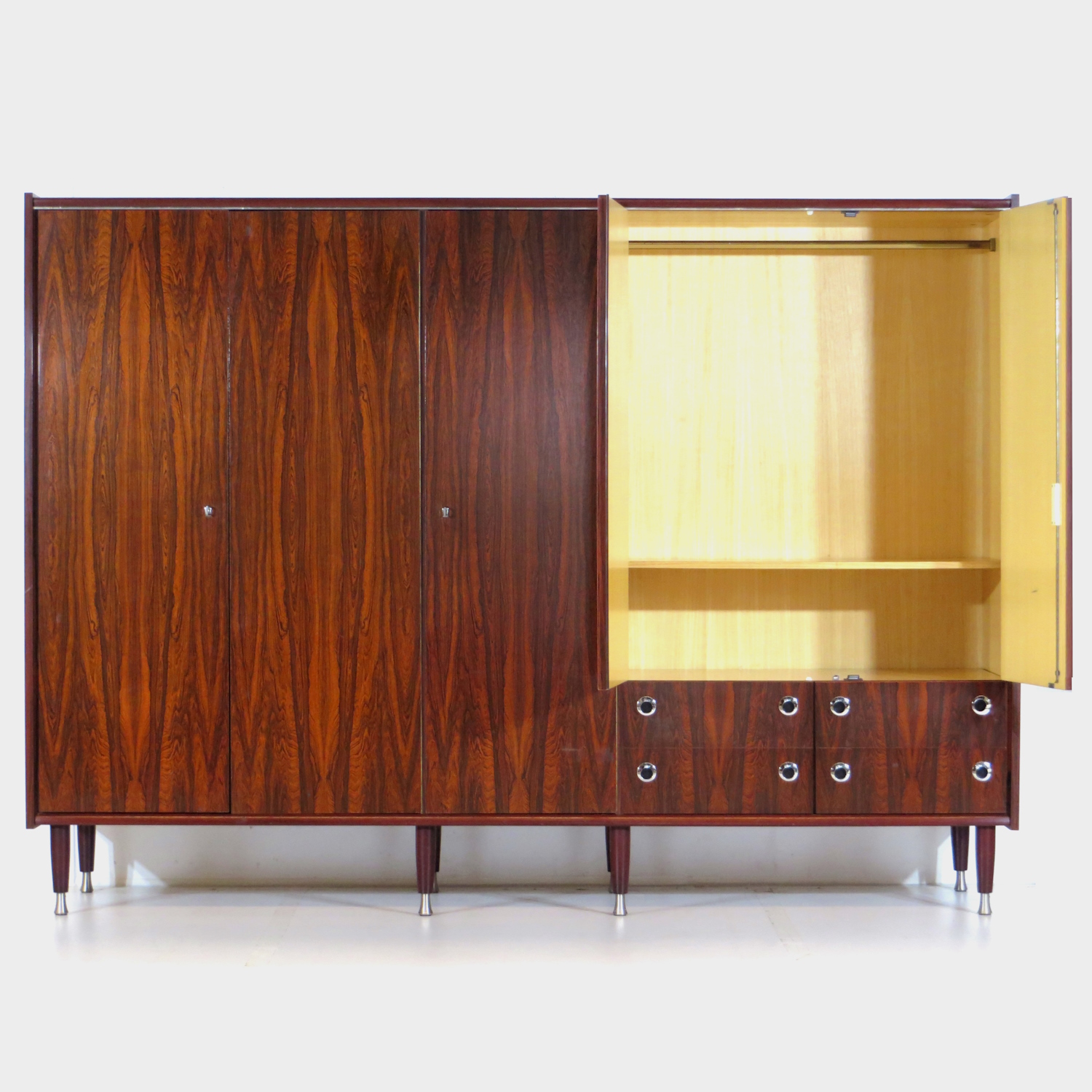 Grote vintage 5-deurs mid century design kledingkast