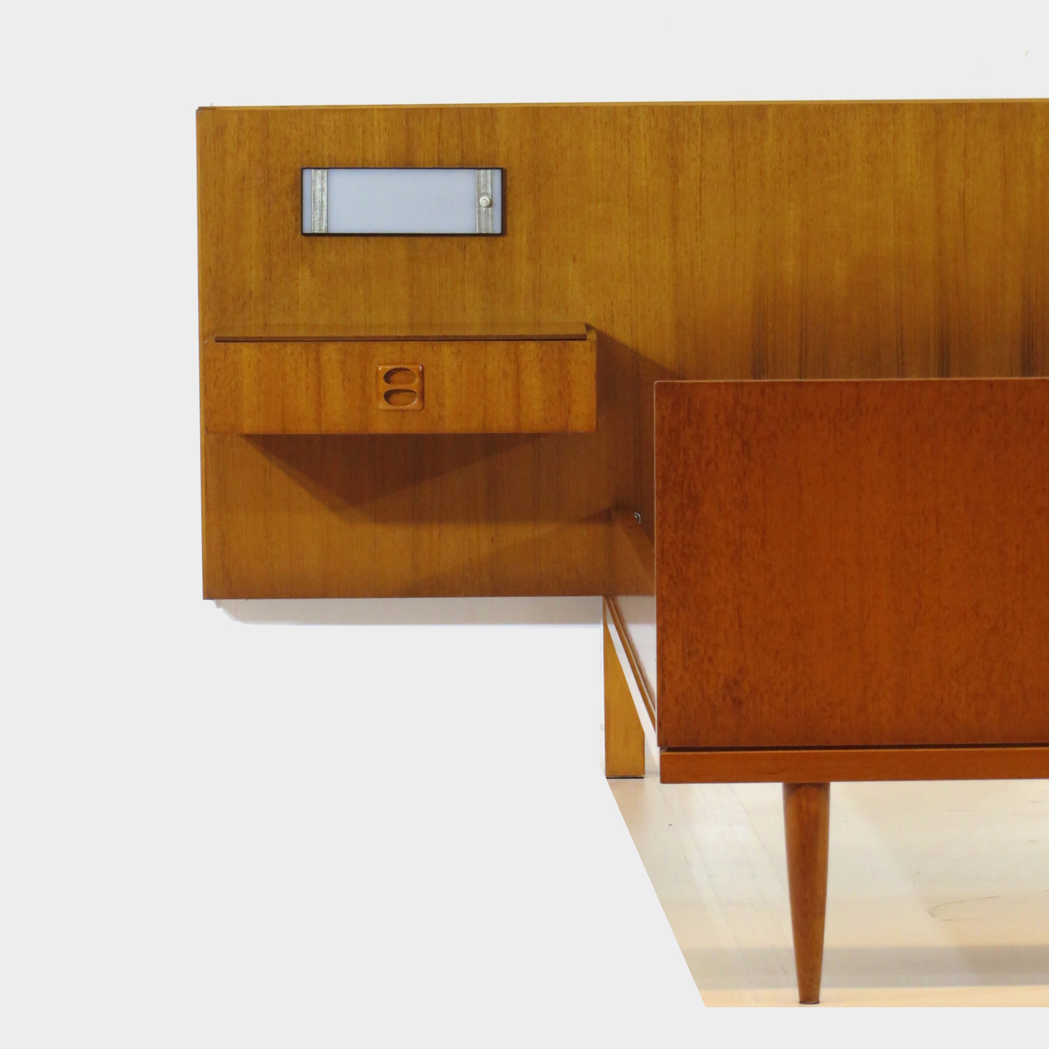 Vintage-tweepersoons-Scandinavisch-design-bed-in-teak