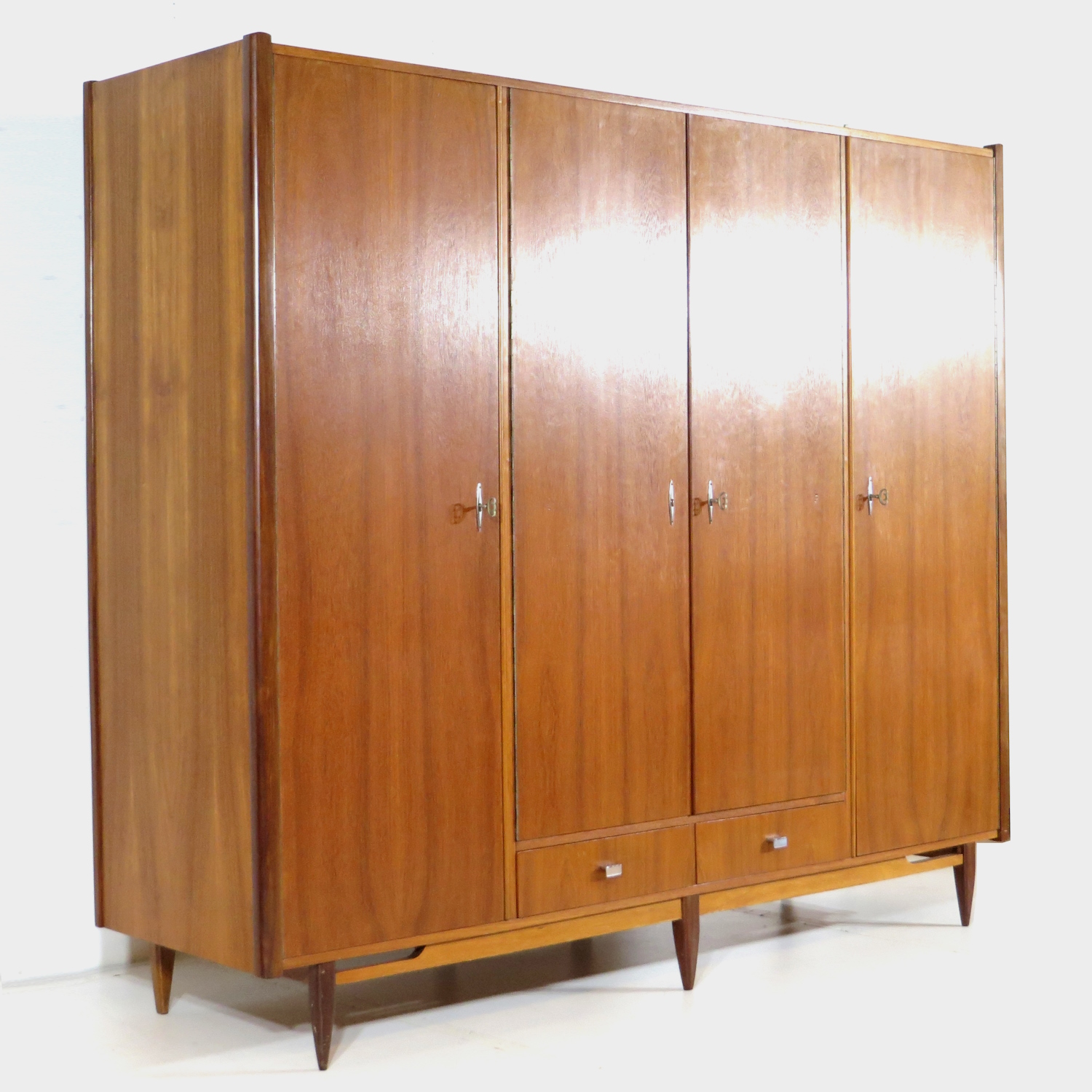 Vintage mid century 4-deurs teak kledingkast jaren 60