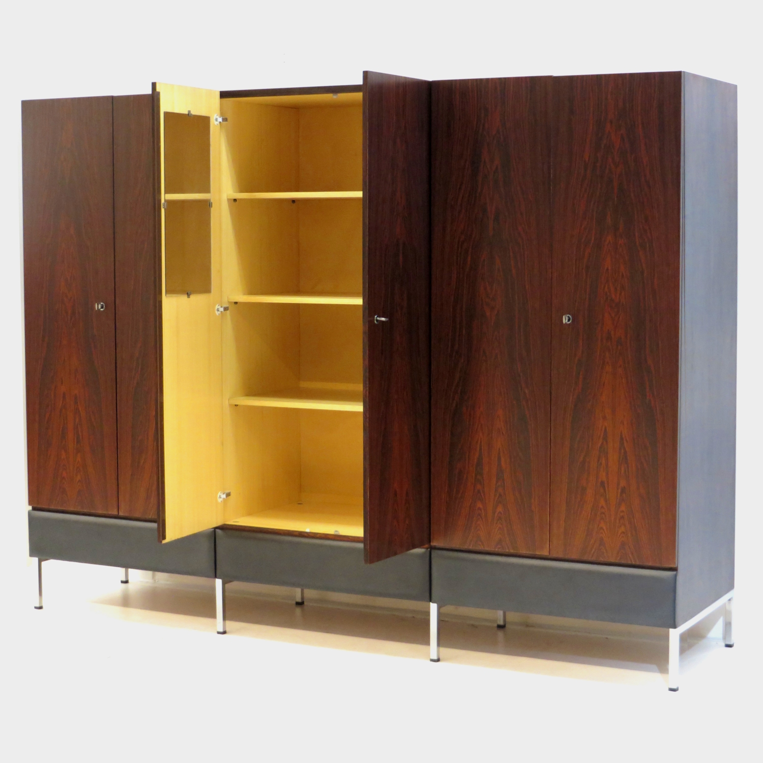 Grote vintage 6-deurs kledingkast in palissander uit de jaren 60