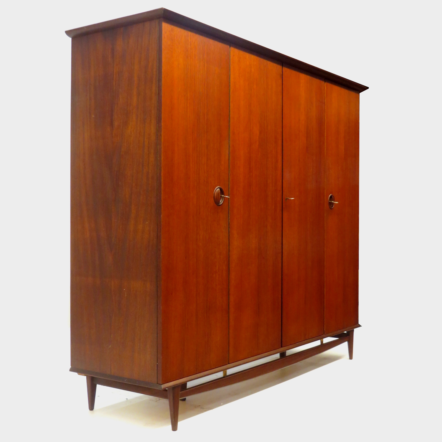 Vintage teak design kledingkast Louis van Teeffelen Wébé Vintage teak design kledingkast Louis van Teeffelen Wébé
