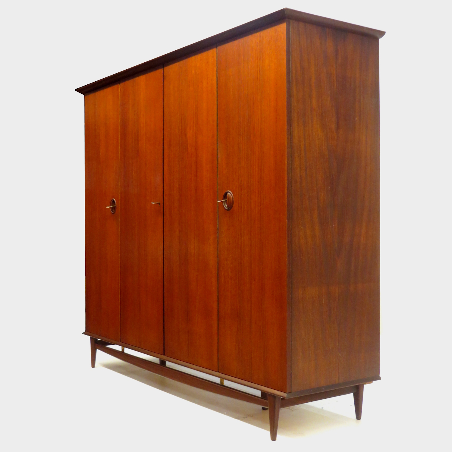 Vintage teak design kledingkast Louis van Teeffelen Wébé Vintage teak design kledingkast Louis van Teeffelen Wébé