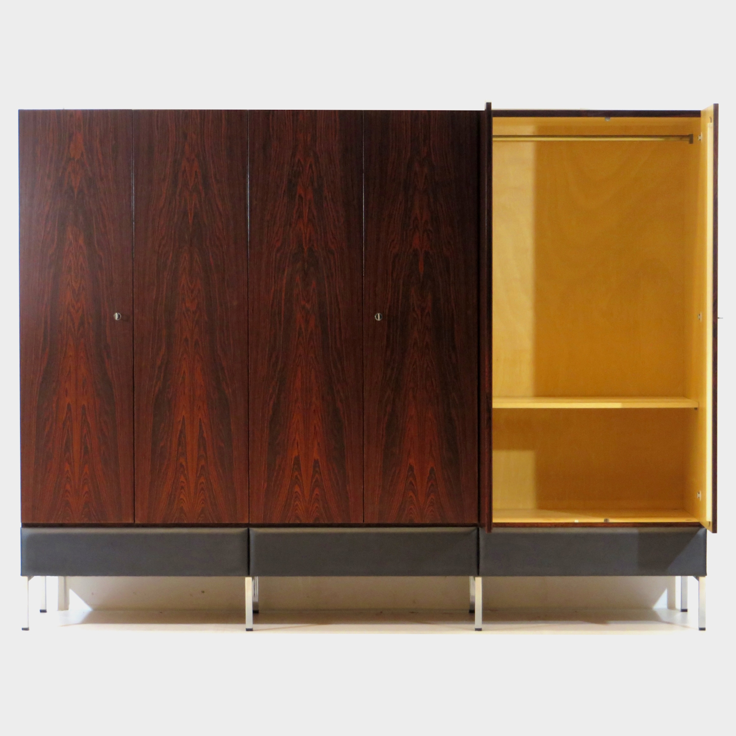 Grote vintage 6-deurs kledingkast in palissander uit de jaren 60