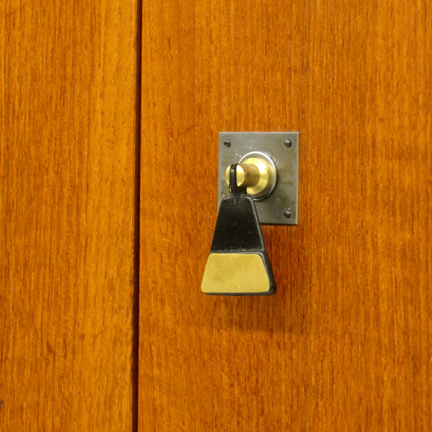 Vintage mid century modern design kledingkast in teak Vintage mid century modern design kledingkast in teak
