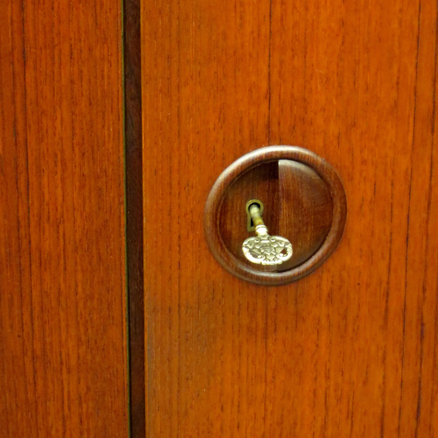 Vintage teak design kledingkast Louis van Teeffelen Wébé Vintage teak design kledingkast Louis van Teeffelen Wébé