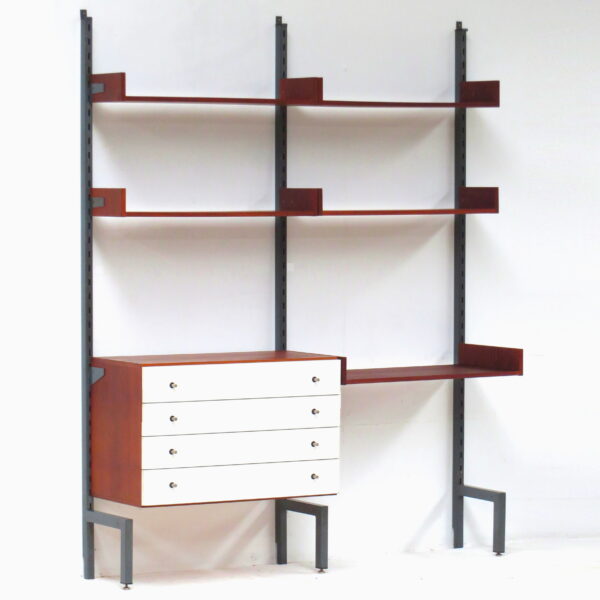 Vintage design boekenkast wandsysteem / wall unit wandmeubel met ladekast en boekenplanken, gemaakt van teak in de jaren 60.