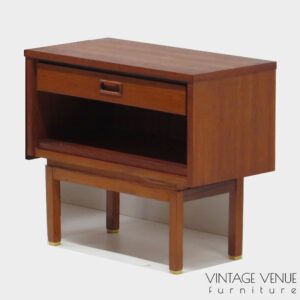 Vintage mid century Danish design night stand / cabinet made of teak, 1960s / Vintage retro Deens teak design kastje / nachtkastje / dressoirkastje jaren '50 '60
