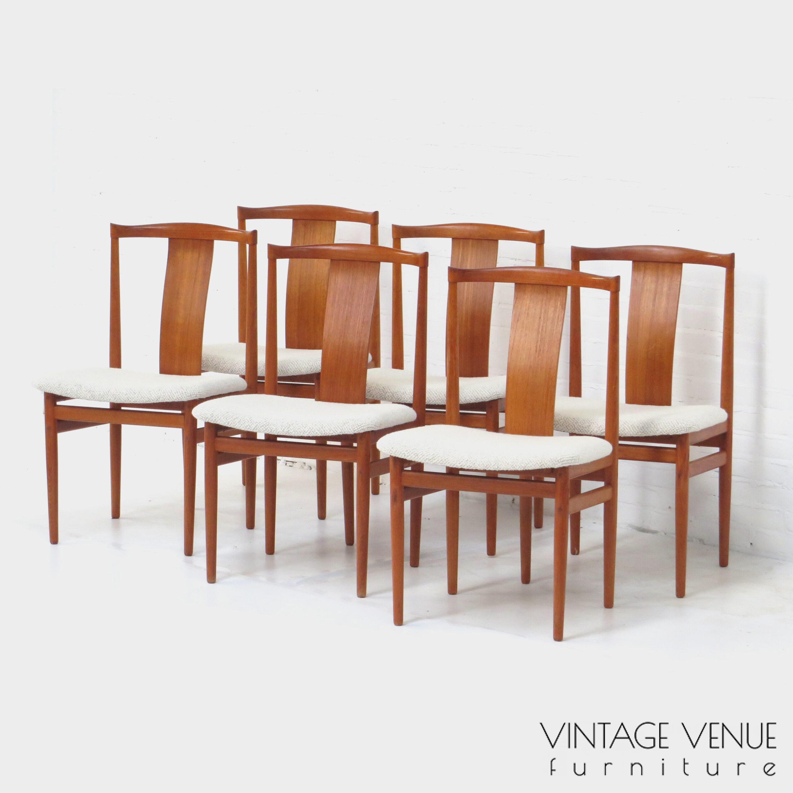 Foto van de linker zijkant van de 6 stoelen