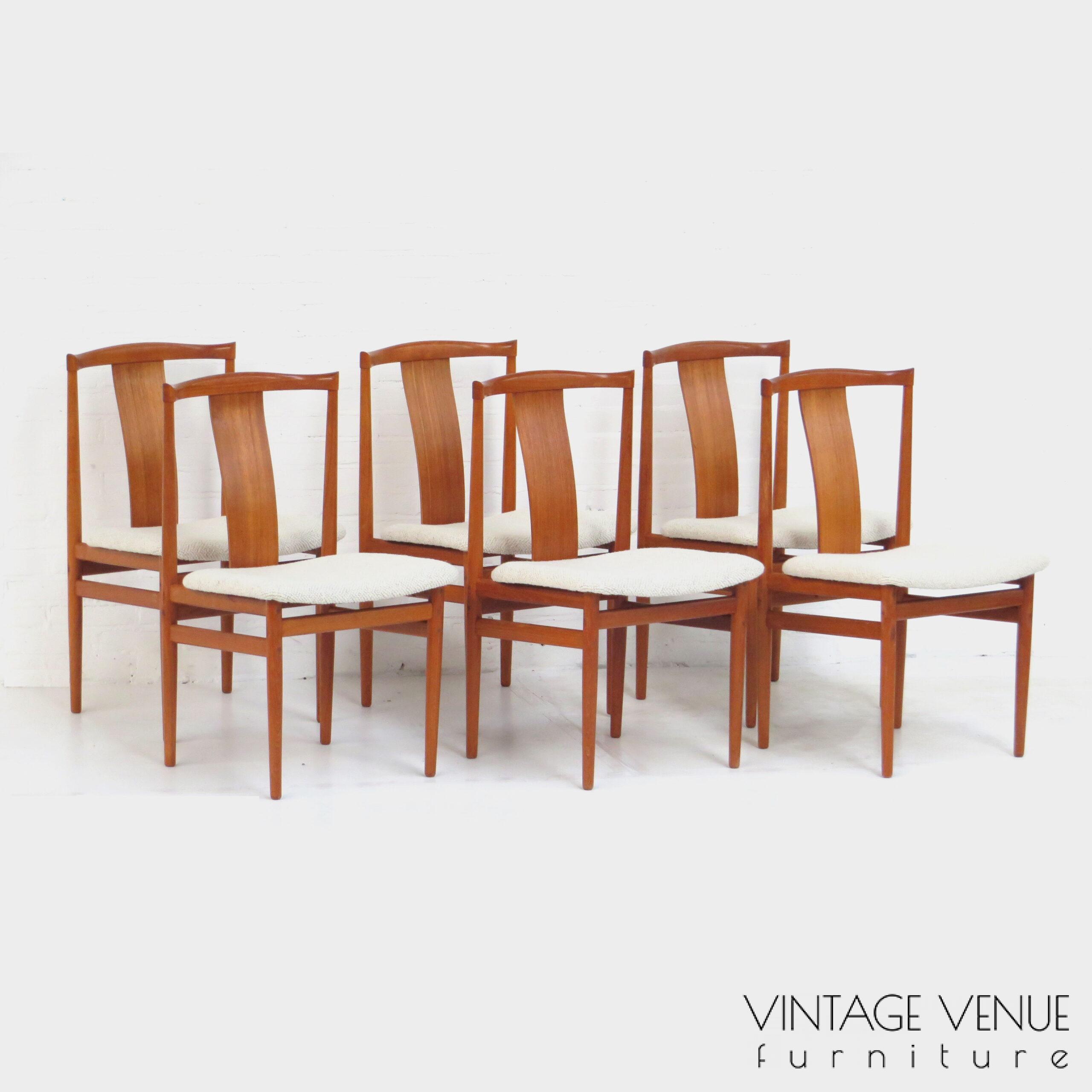 Set van 6 teak eetkamerstoelen van Henning Sørensen, jaren 60 Foto van de linker zijkant van de 6 stoelen