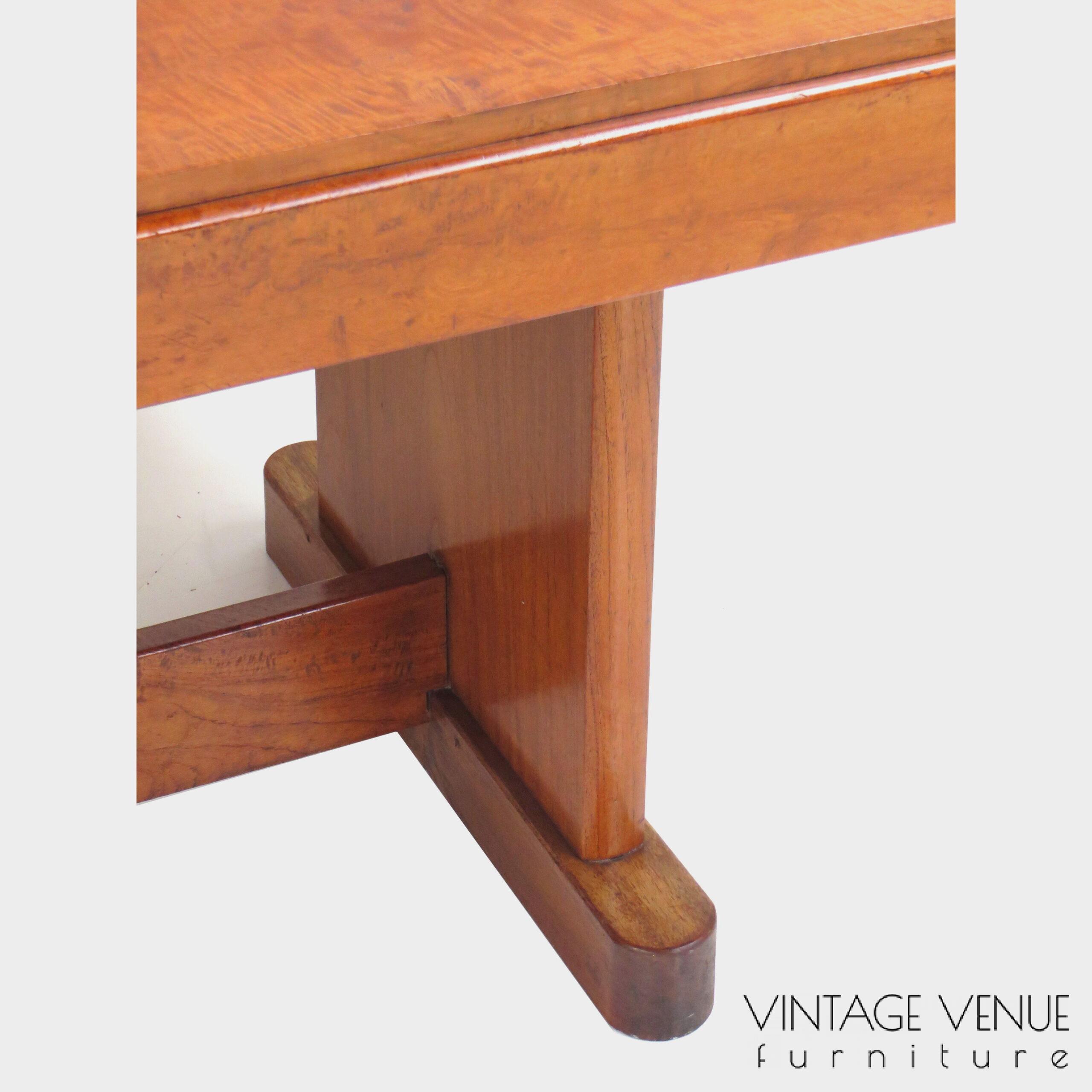 Vintage Art Deco dining table made of solid teak in the 1930s / Vintage Art Deco eettafel tafel van massief wortelnoten teak jaren '30