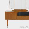 Vintage kaptafel dressoir van teak met spiegel, twee lades en klepvak met mooie handgrepen en poten, jaren 50 60.