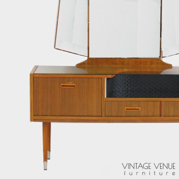 Vintage kaptafel dressoir van teak met spiegel, twee lades en klepvak met mooie handgrepen en poten, jaren 50 60.