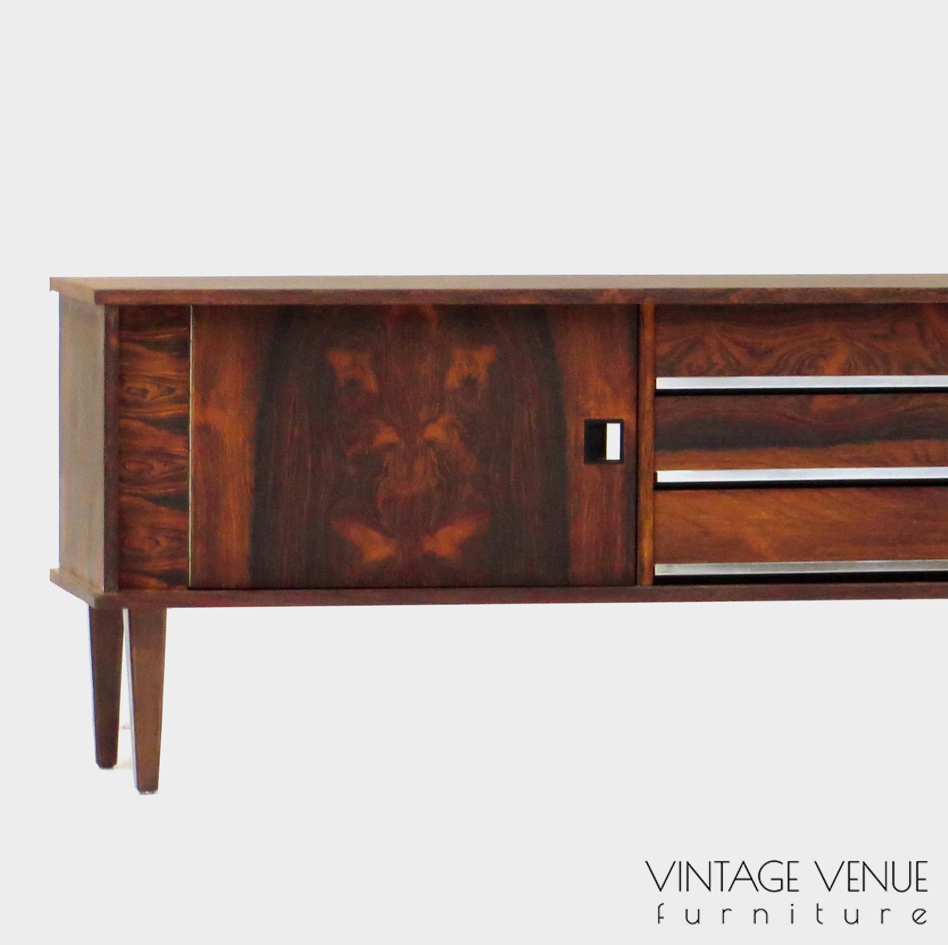 Vintage mid century modern low sideboard made of rosewood palisander, on 4 wooden legs with 2 sliding doors and 3 drawers with stylish handles & legs Period: 1960s Vintage retro lowboard dressoir tv-meubel van rosewood palissander met 2 schuifdeuren, 3 lades & stijlvolle handgrepen en pootjes, jaren 50 60 70