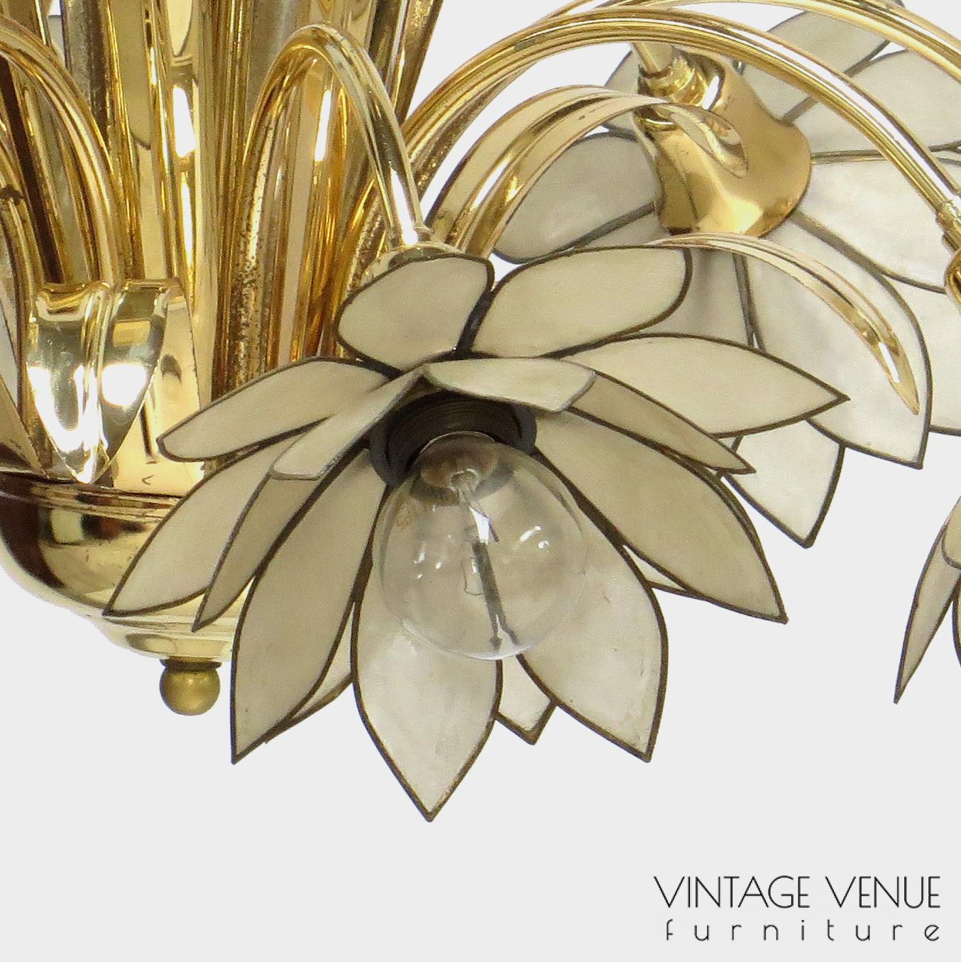 Brass Hollywood Regency design chandelier with 8 mother of pearl flowers. All lamps still work well. Condition: all flowers are still in very good condition, only a little corrosion on the brass (see photo). Period: 1970s. Brass Hollywood Regency design chandelier with 8 mother of pearl flowers. Condition: all of the flowers are in very good condition, just a little corrosion on the brass (see photo). Period: 1970s.