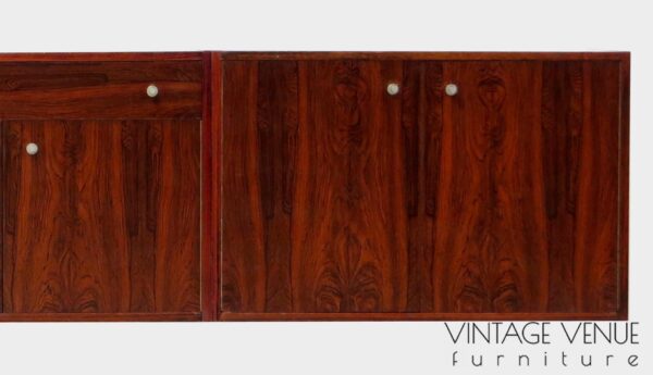 Vintage hangend dressoir / zwevend tv meubel / boekenkast wandsysteem / wandmeubel van rosewood palissander