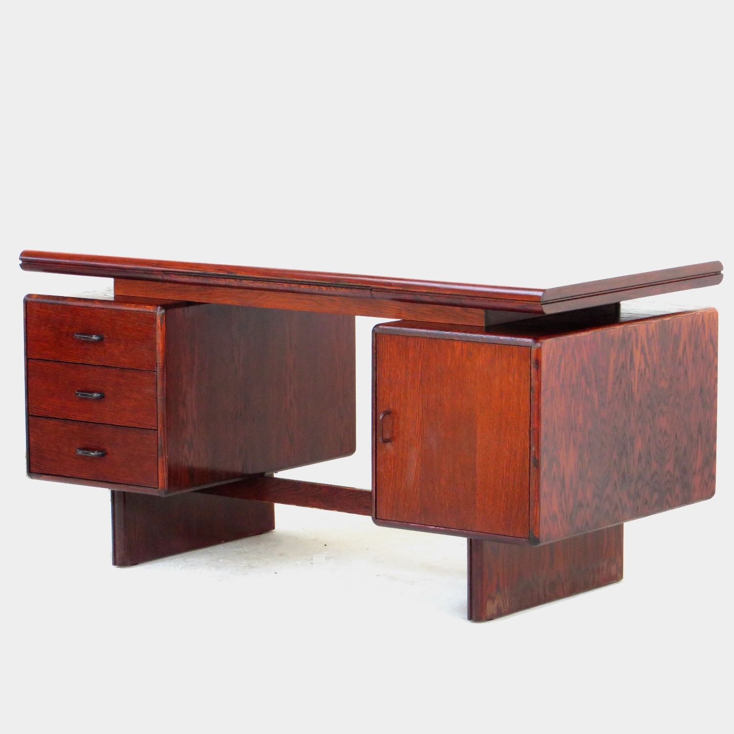 Side right: Vintage exclusive executive desk with beautiful warm wood design, made in the 1960s. Mid-century modern executive writing desk.