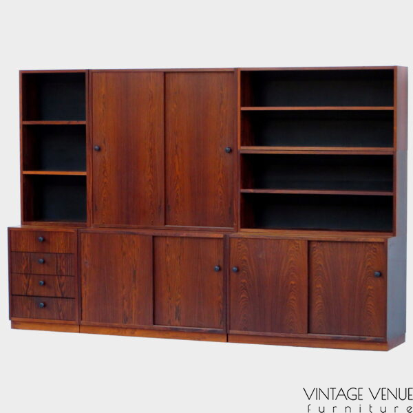 Rechter voorzijde van de Vintage design boekenkast wandmeubel dressoirkast / wall unit bookcase cabinet