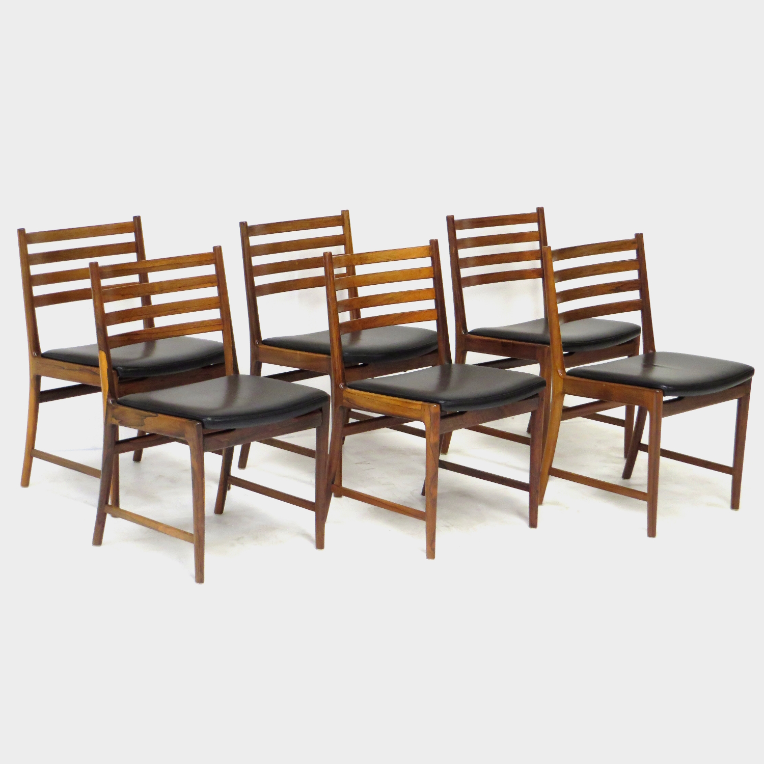 Set van zes palissander design stoelen in zwart leer van Kai Lyngfeldt Larsen Profielfoto 2 van de zes palissander stoelen