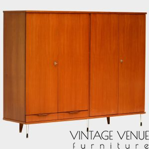 Profile photo of the left side vn vintage designer wardrobe