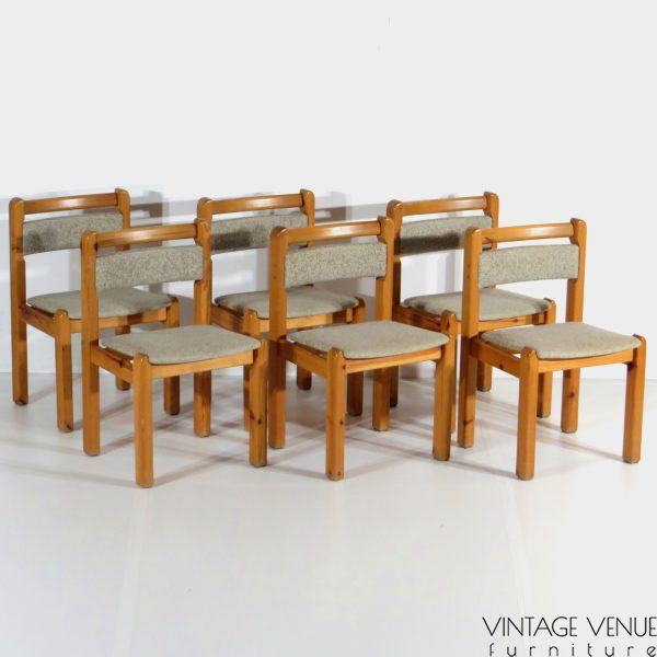 Foto van de voorkant van de 6 Deense vintage design stoelen